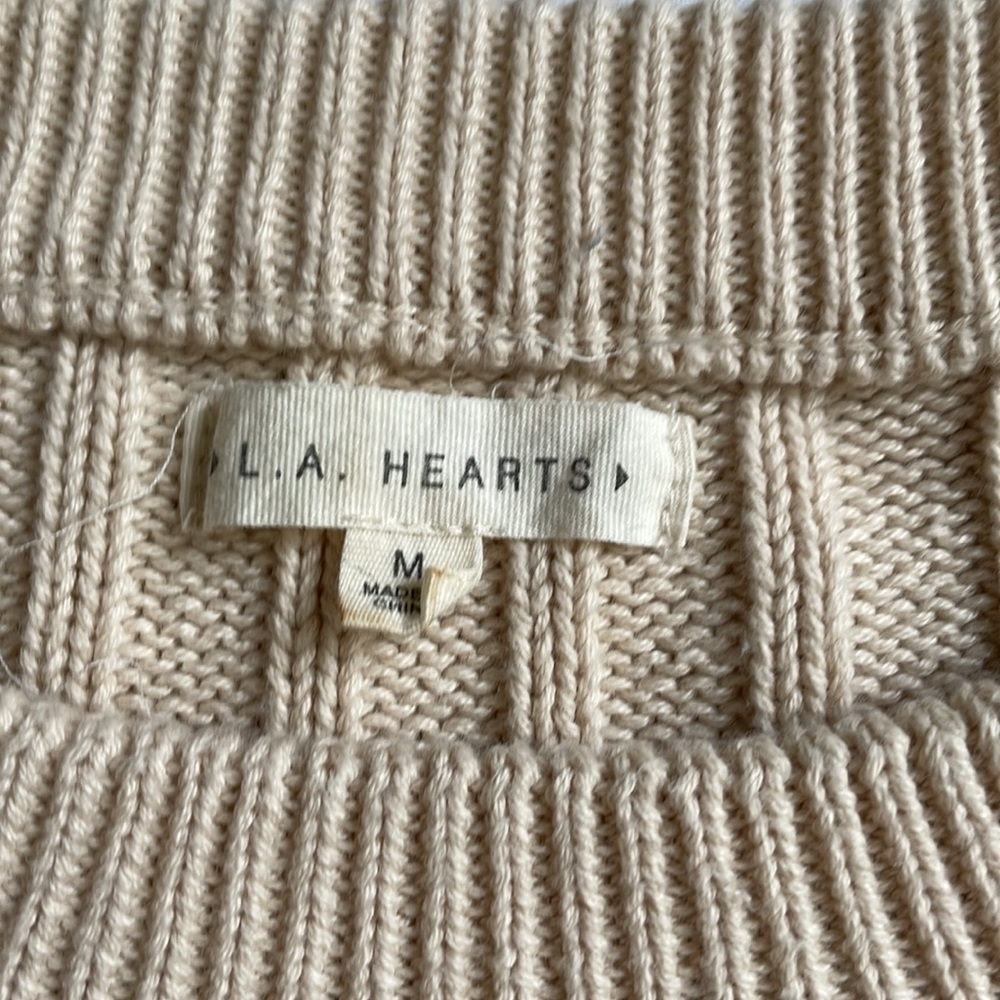 La Hearts 90s inspired Wide Ribbed Cropped Sweater - Picture 2 of 8